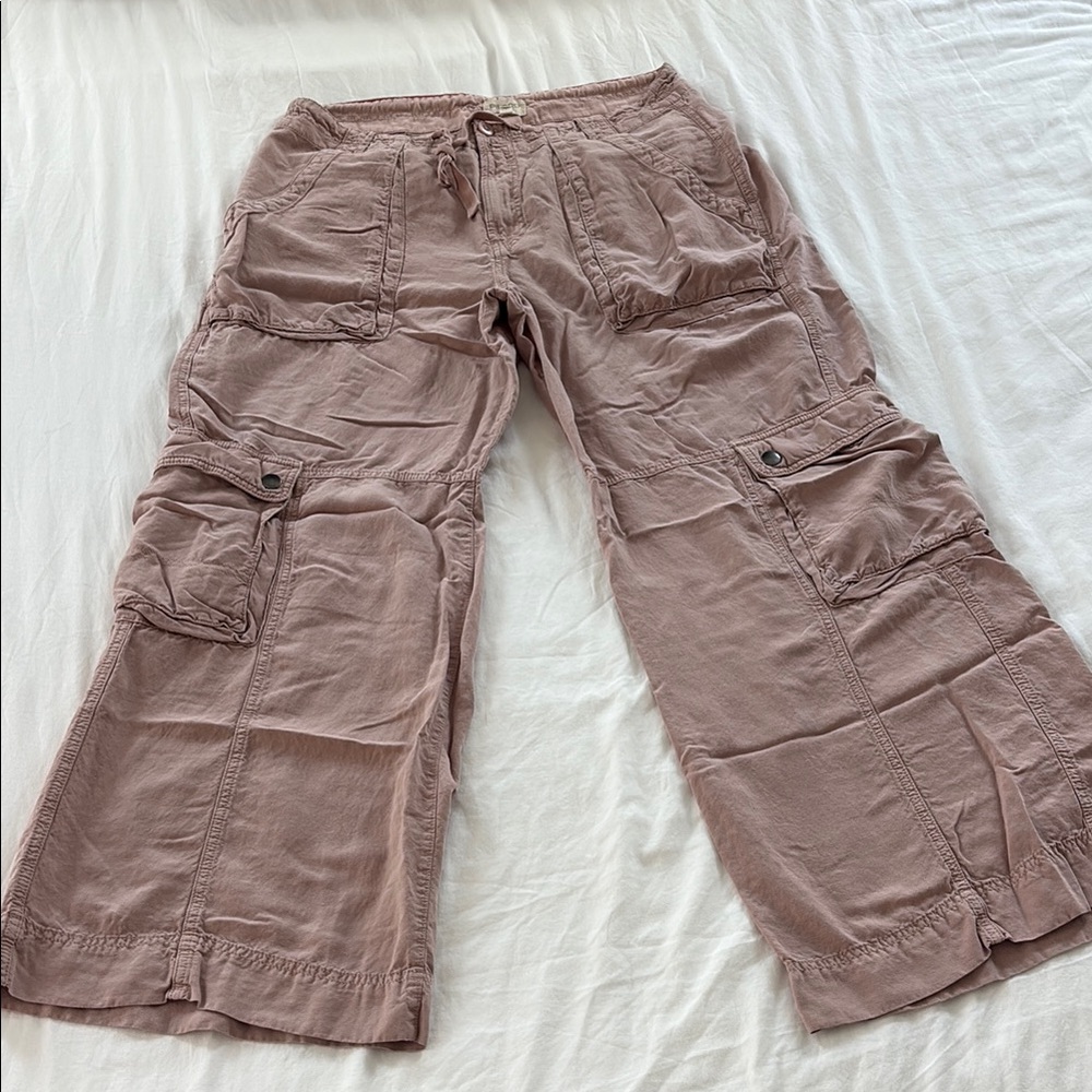 Anthro Pilcro Wide Leg Cargo Pants in Dusty Mauve. Size 14